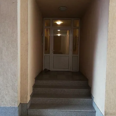 Studio Flat For Upto 3 People
