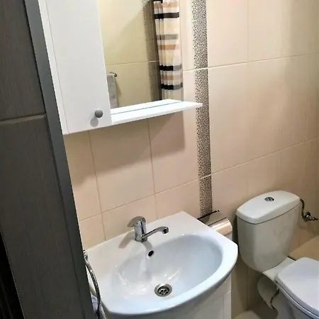 Studio Flat For Upto 3 People