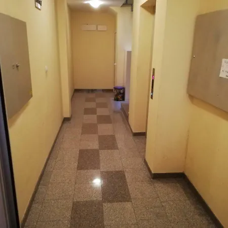Studio Flat For Upto 3 People *